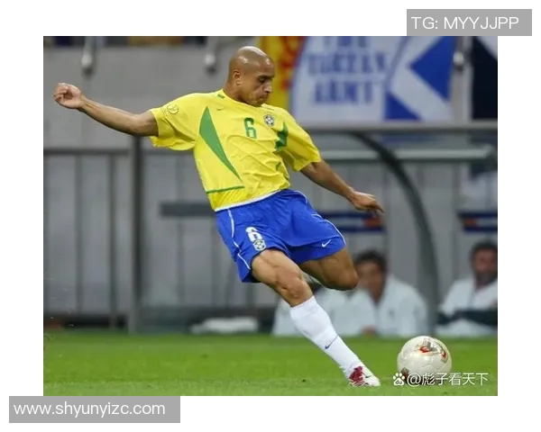 绿茵场上巨星回眸定格瞬间展现独特风采 绿茵场上巨星回眸定格瞬间展现独特风采