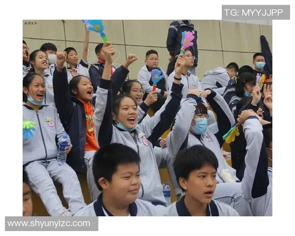 以足球星吊坠点亮青春激情展现运动魅力与时尚风采 以足球星吊坠点亮青春激情展现运动魅力与时尚风采