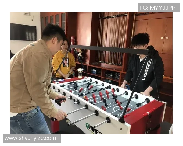 球星亲自示范桌式足球技巧全面教程助你轻松提升游戏水平 球星亲自示范桌式足球技巧全面教程助你轻松提升游戏水平